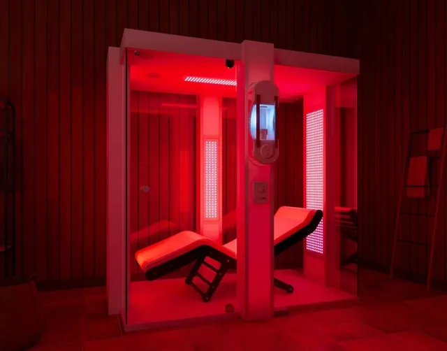halo red lounge